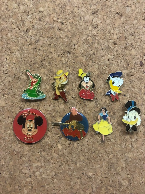 Lot van 8 Disney Pins