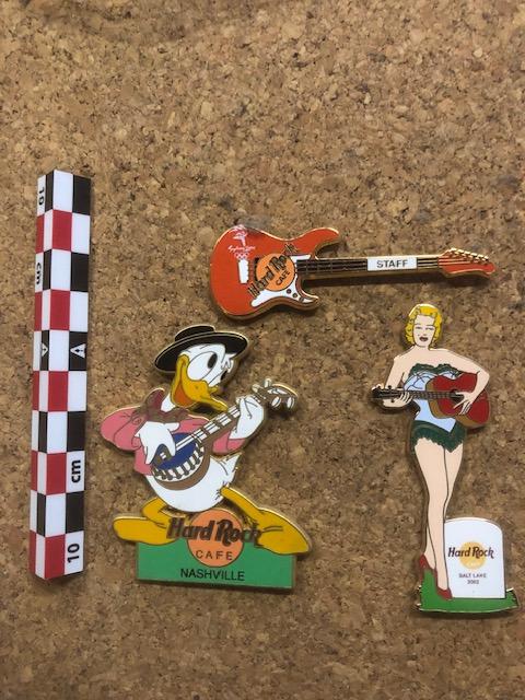 3  GROTE Hard Rock Café pins