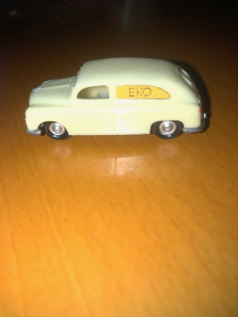 EKO miniatuur auto Schaal 1:88 SEAT 1400