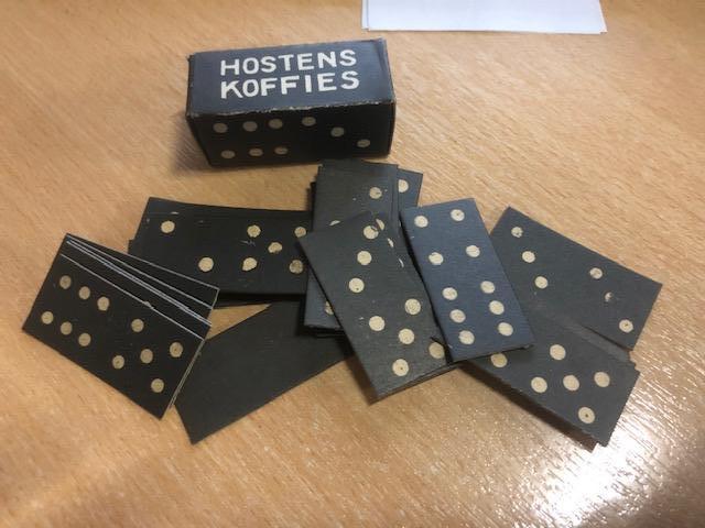 Café Hostens, jeu domino