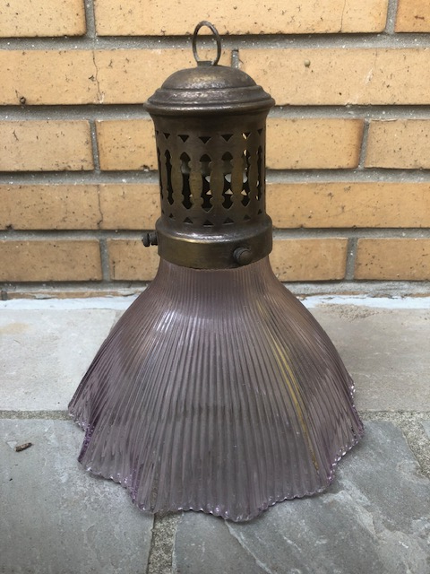 Lustre en verre Français, abat jour mauve