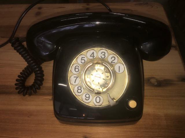 Téléphone en bakélite des années 50