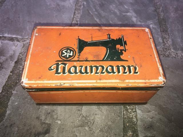 Oud accessoire doosje van Naumann naaimachines