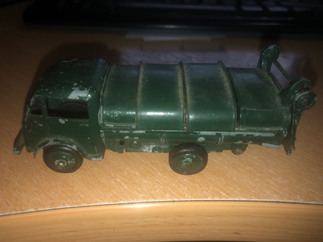 DINKY TOYS FRANCE. Ford benne à ordures vert foncé