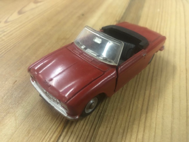 Dinky Toys Peugeot 204 Cabrio