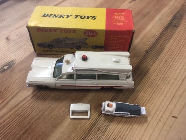 Dinky Toys 263 Superior Criterion Ambulance