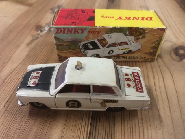 Dinky Toys 212 Ford Cortina Rally, in doos