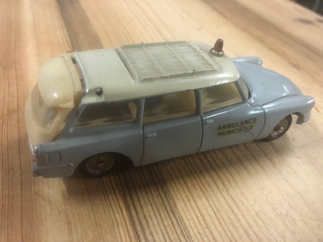 Dinky Toys Citroën ID 19 break "Ambulance Municipale&q