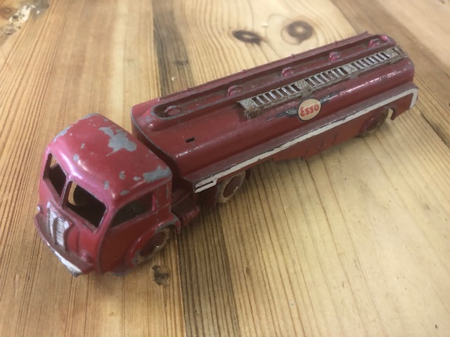 Dinky Toys 32C Panhard opligger, tankwagen Esso Titan