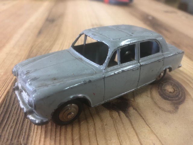 Dinky Toys - 24 B  Peugeot 403