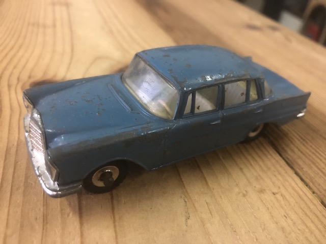 Dinky Toys 186 Mercedes Benz 220 SE