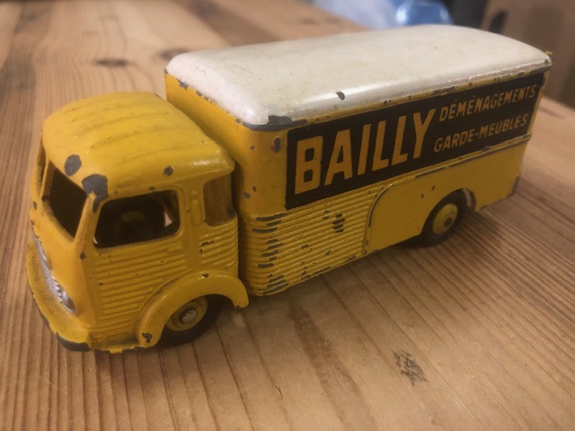 Dinky Toys Gele Simca Cargo 33  Bailly