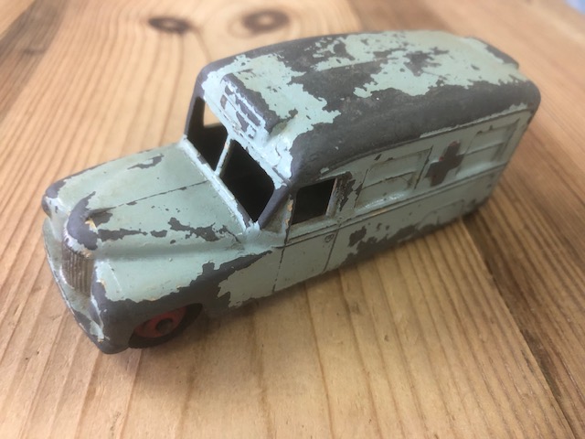 Dinky toys daimler ambulance