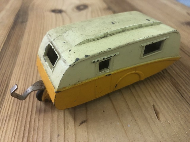 Dinky Toys  188 4 Lits Caravan