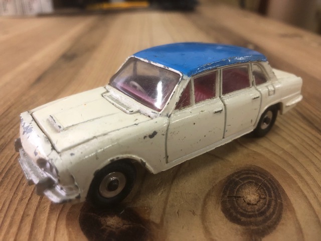 Dinky Toys 135 Triumph 2000