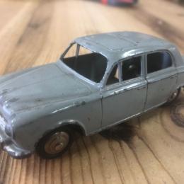 Dinky Toys - 24 B  Peugeot 403