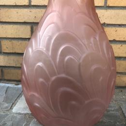 Franse Art deco vaas, mat roze geperst glas