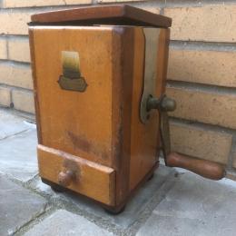 Oude koffiemolen AED, Belgisch fabrikaat 1940's